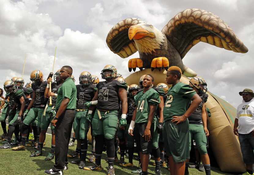 DeSoto Eagles players prepare to take the field before their game against IMG Academy...