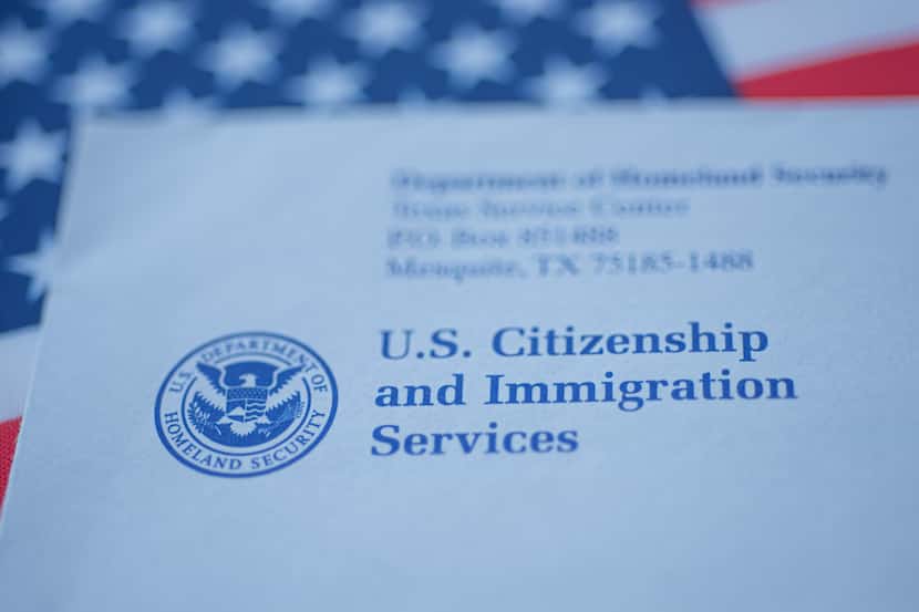 Una carta enviada por el Servicio de Inmigración y Ciudadanía.