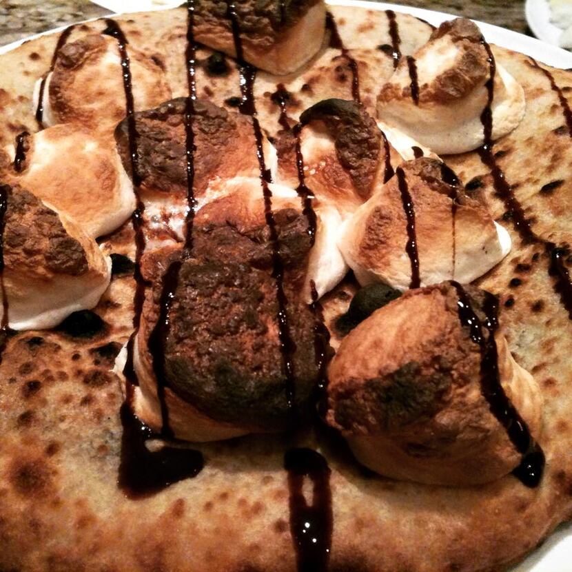 It's like a s'mores cake, but a pizza.