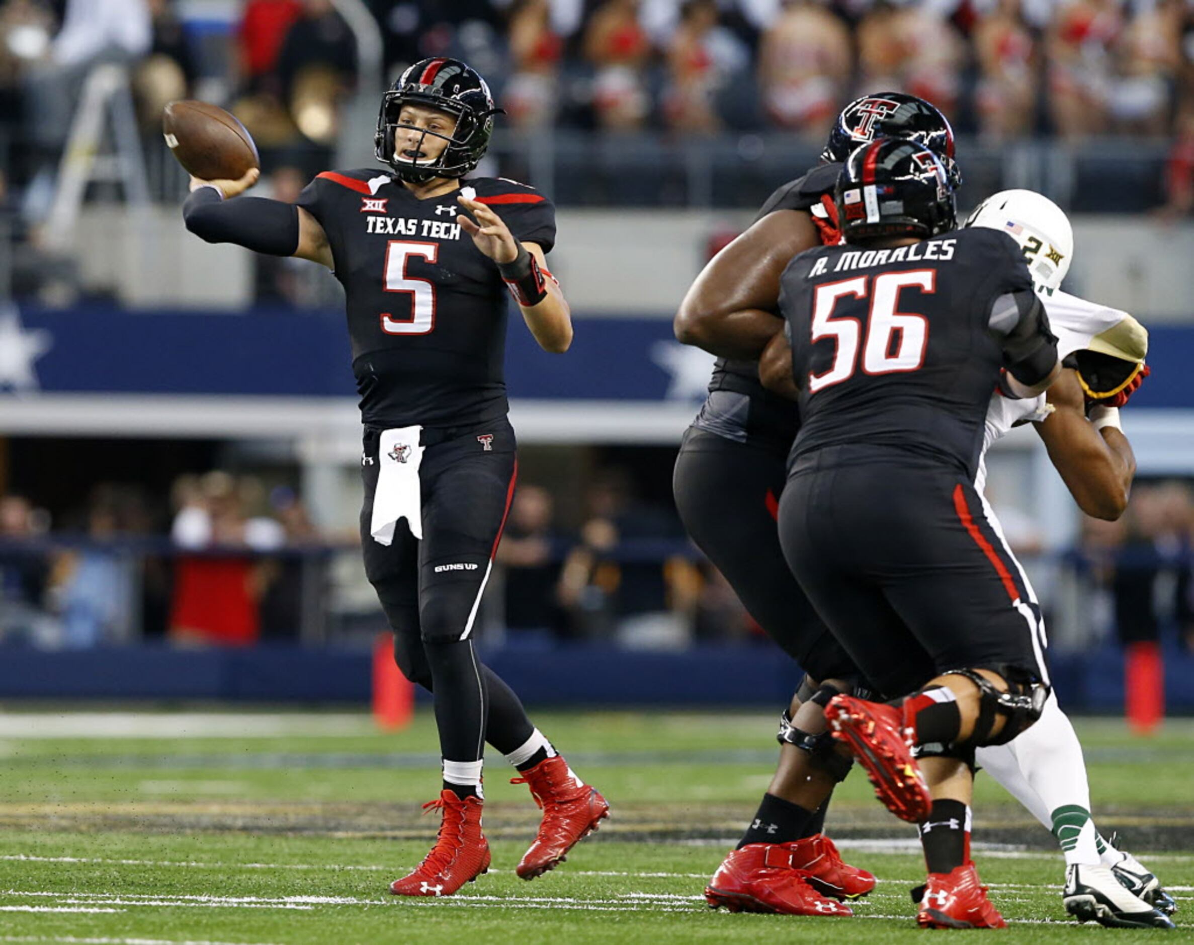 No more baseball for Mahomes; Texas Tech QB announces he will