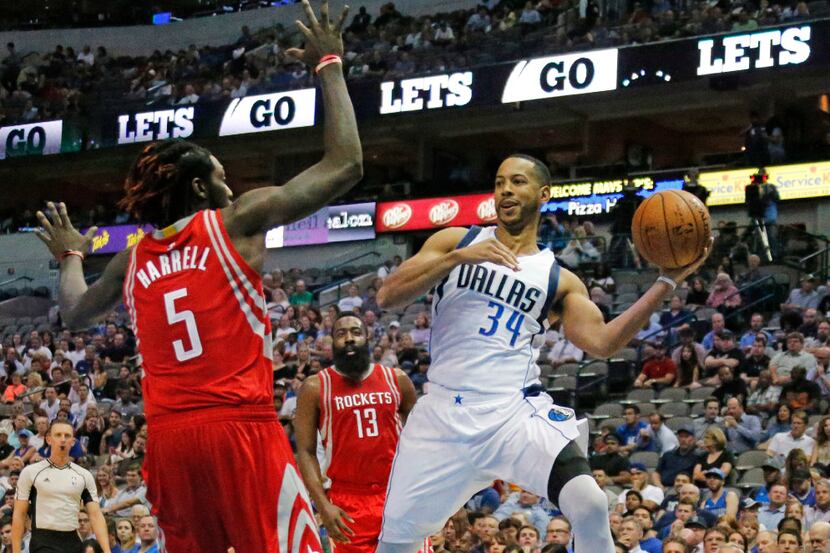 Dallas Mavericks guard Devin Harris (34) passes around Houston Rockets forward Montrezl...