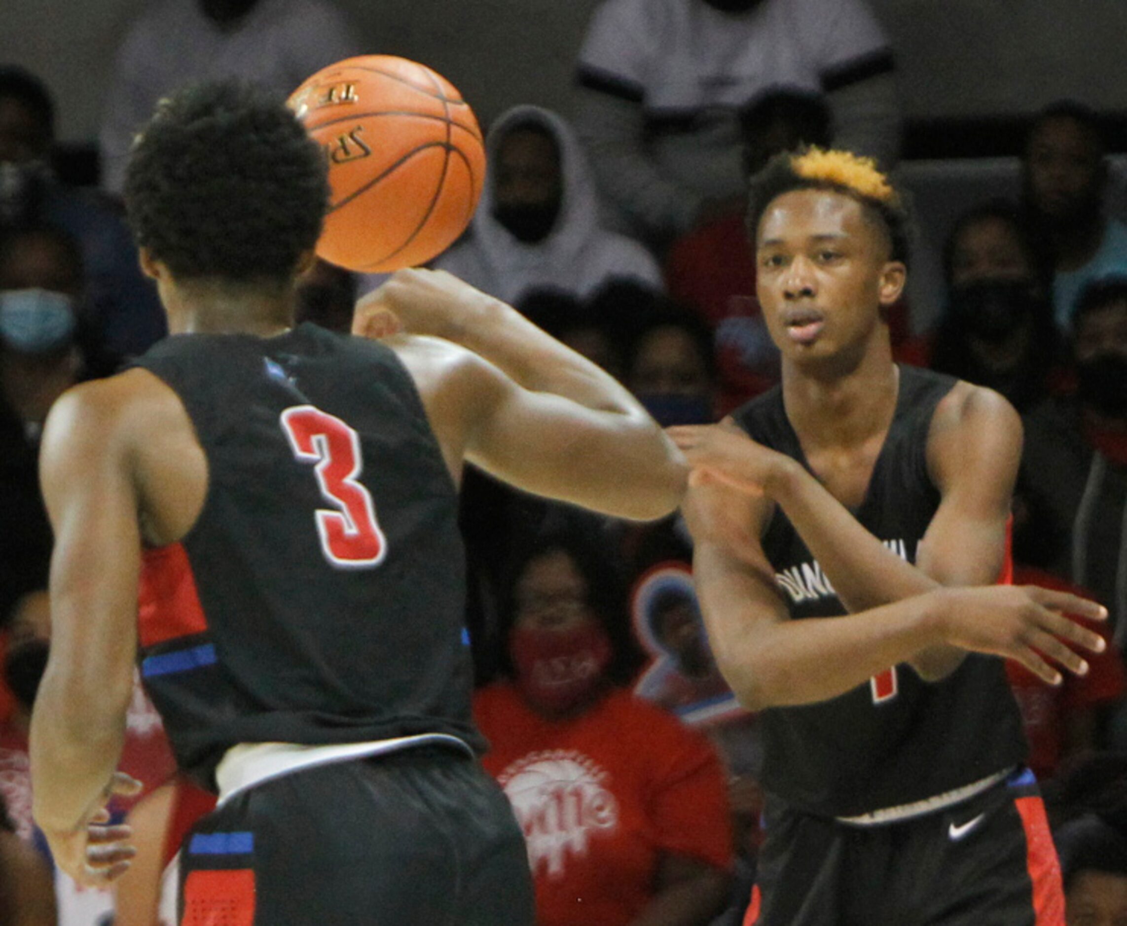 Duncanville forward Ron Holland (1), passes to guard C.J. Ford during first half action...