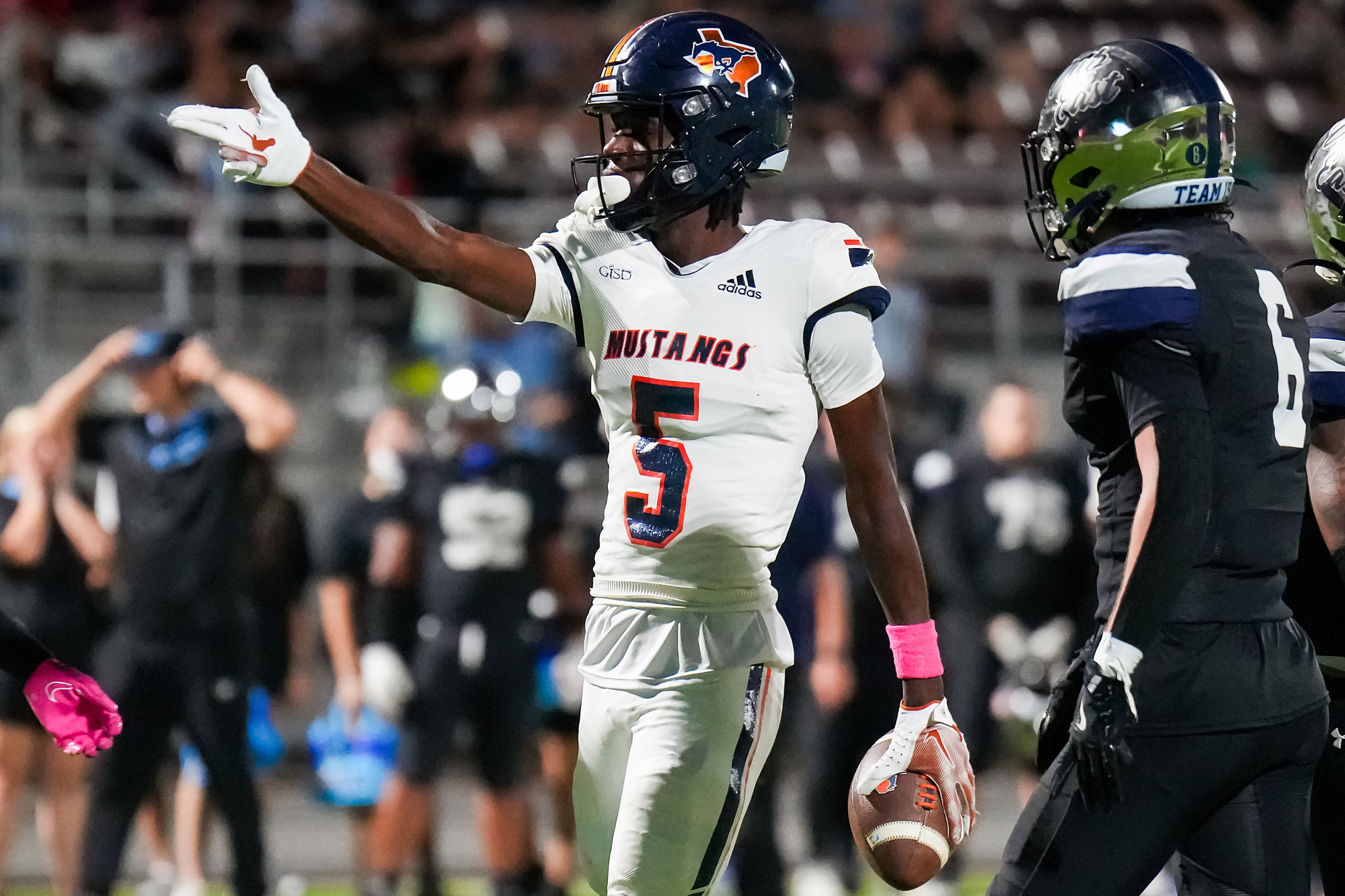 Sachse wide receiver Kaliq Lockett (5) celebrates after picking up a first down during the...