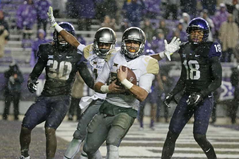 Baylor Bears running back Devin Chafin (28) catches a touchdown pass in the first overtime...