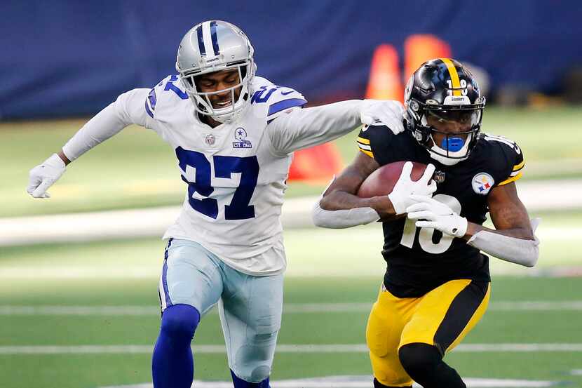 Dallas Cowboys cornerback Trevon Diggs (27) misses a tackle of Pittsburgh Steelers wide...
