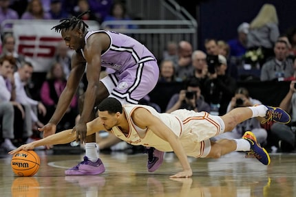 Texas forward Dylan Disu, bottom, and Kansas State forward Arthur Kaluma chase a loose ball...