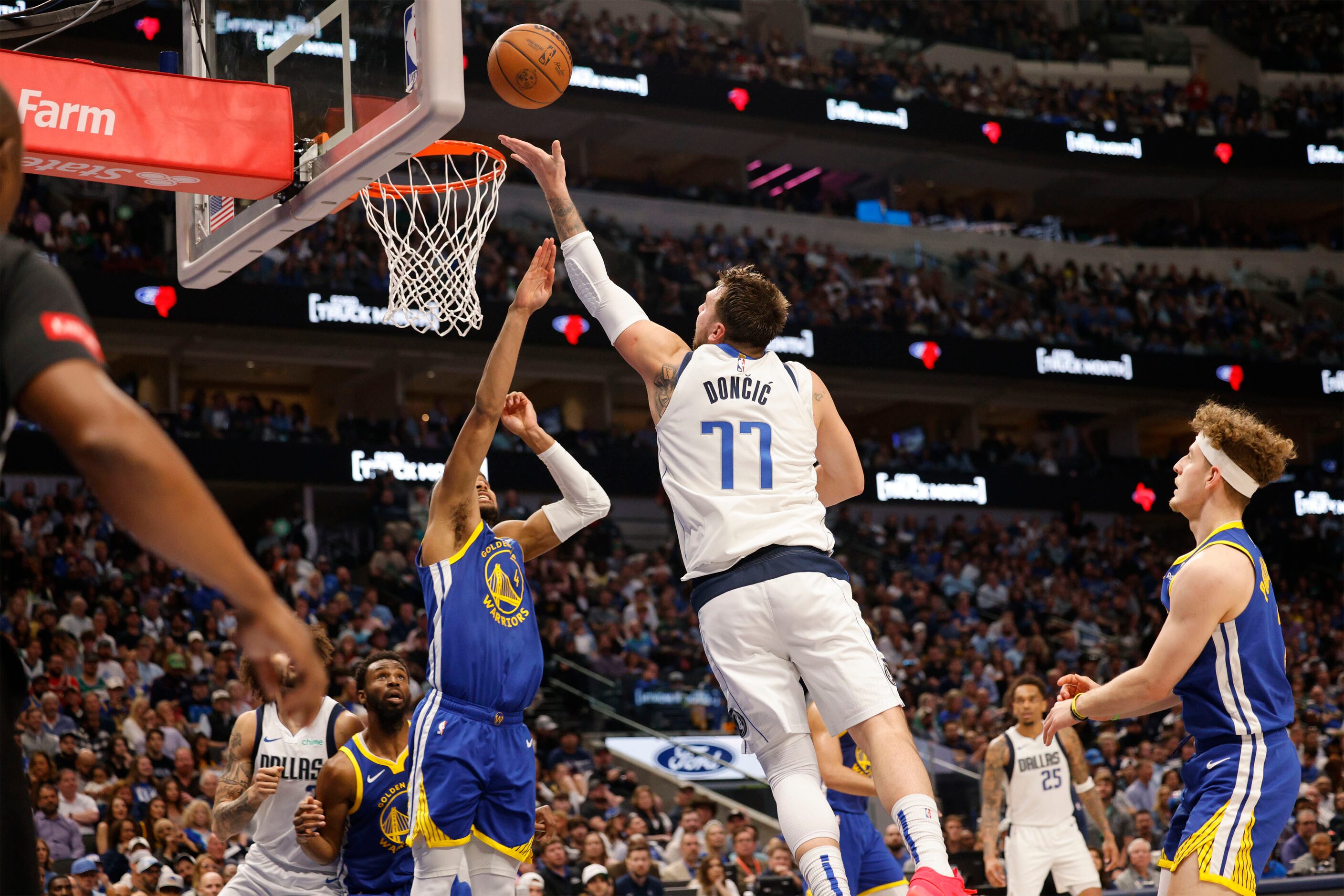 Dallas Mavericks guard Luka Doncic (77) lays up a ball as Golden State Warriors guard Moses...