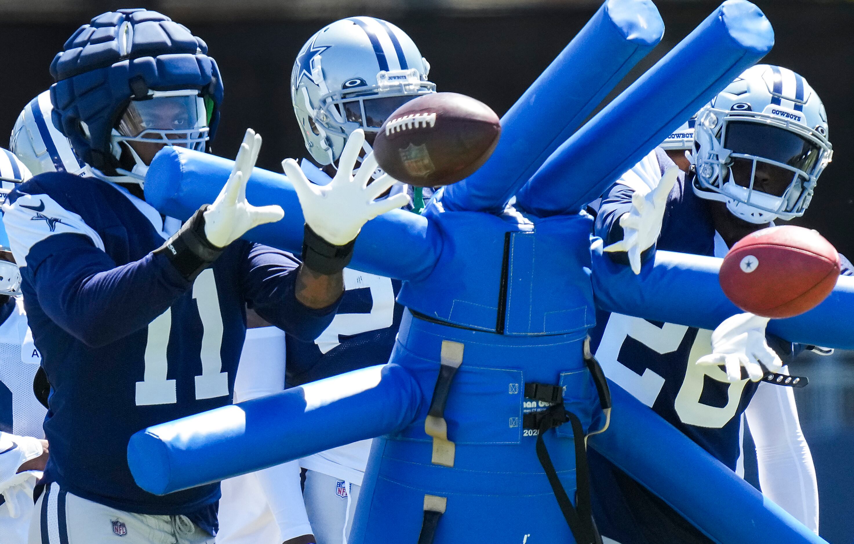 Dallas Cowboys linebacker DeMarvion Overshown (35) and corner back