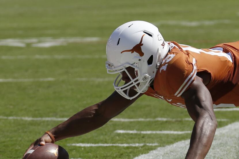 Texas Longhorns quarterback Jerrod Heard (13) nears the end zone while being covered by...