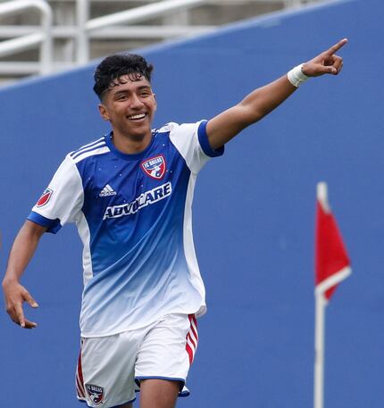 FC Dallas' Jorge Almaguer (2) points to acknowledge the cheers from the crowd following his...