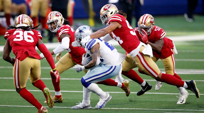 Dallas Cowboys running back Tony Pollard (20) broke away from several San Francisco 49ers...