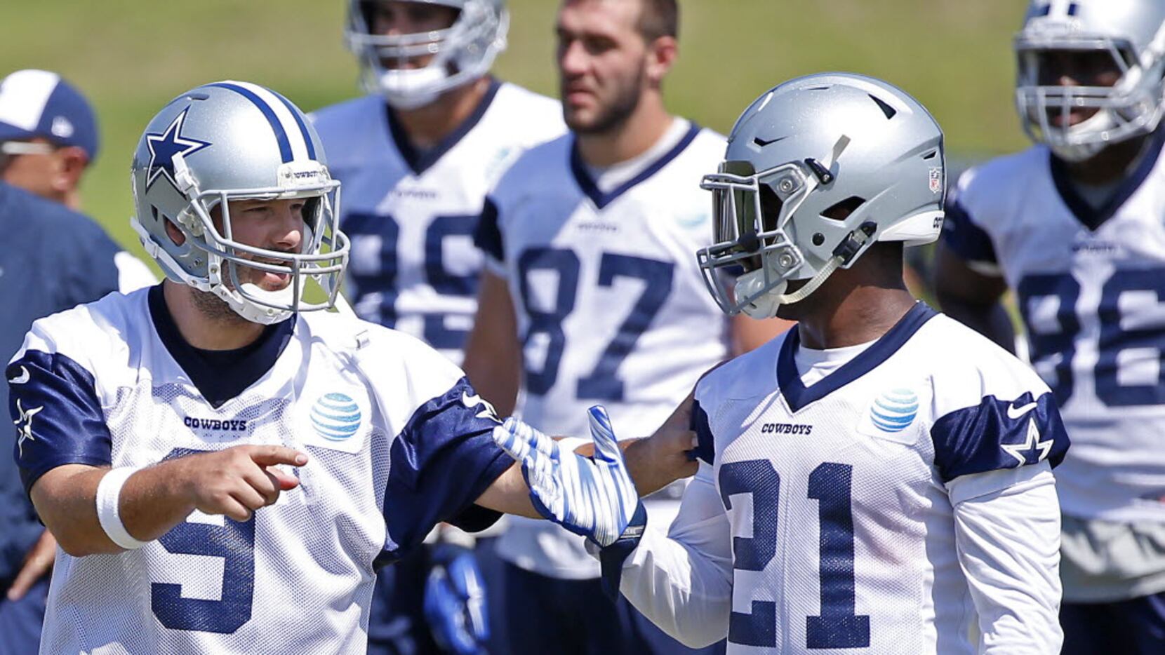 Dallas Cowboys quarterback Tony Romo (9) talks with running back Ezekiel Elliott during a...