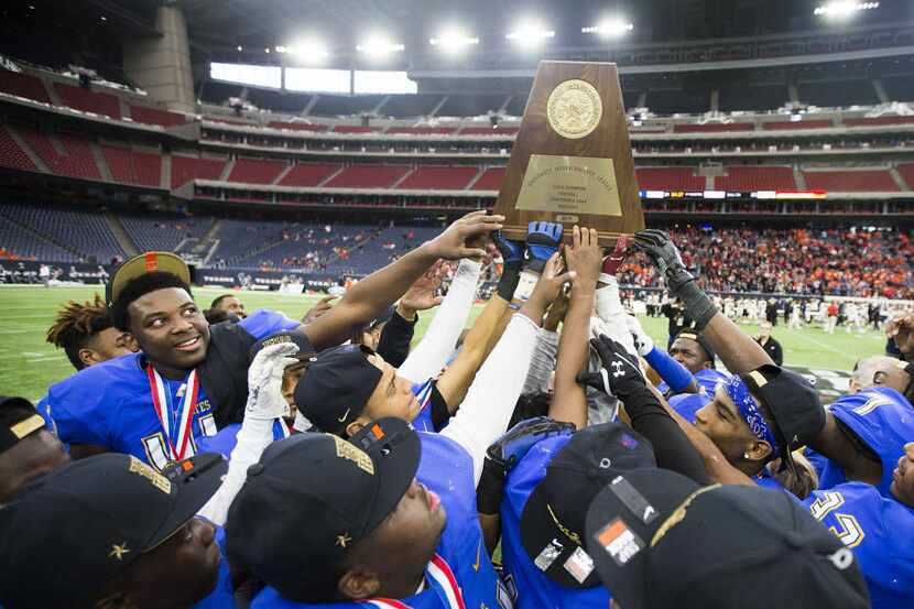 La Vega players celebrate a victory over Argyle during in the Class 4A Division I state...