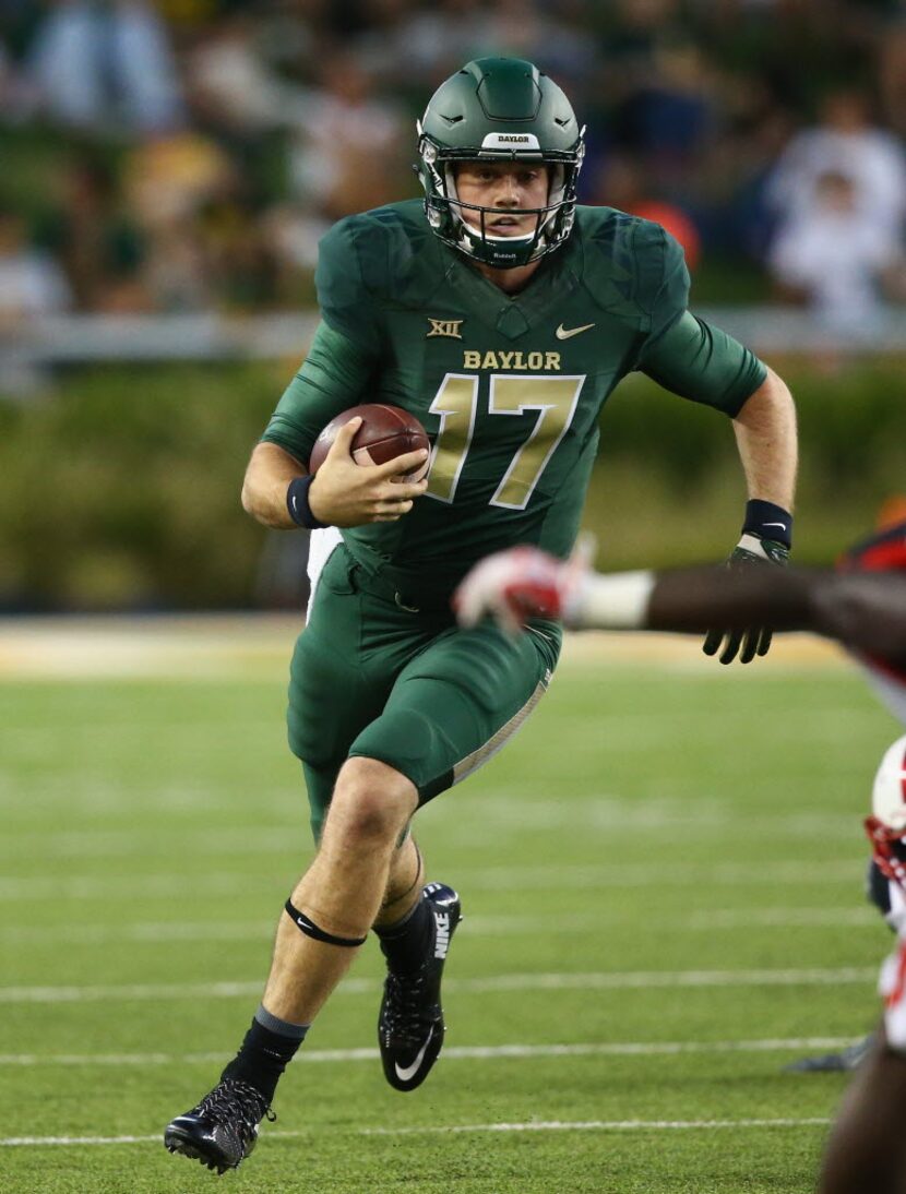 WACO, TX - SEPTEMBER 12:  Seth Russell #17 of the Baylor Bears runs the ball against the...