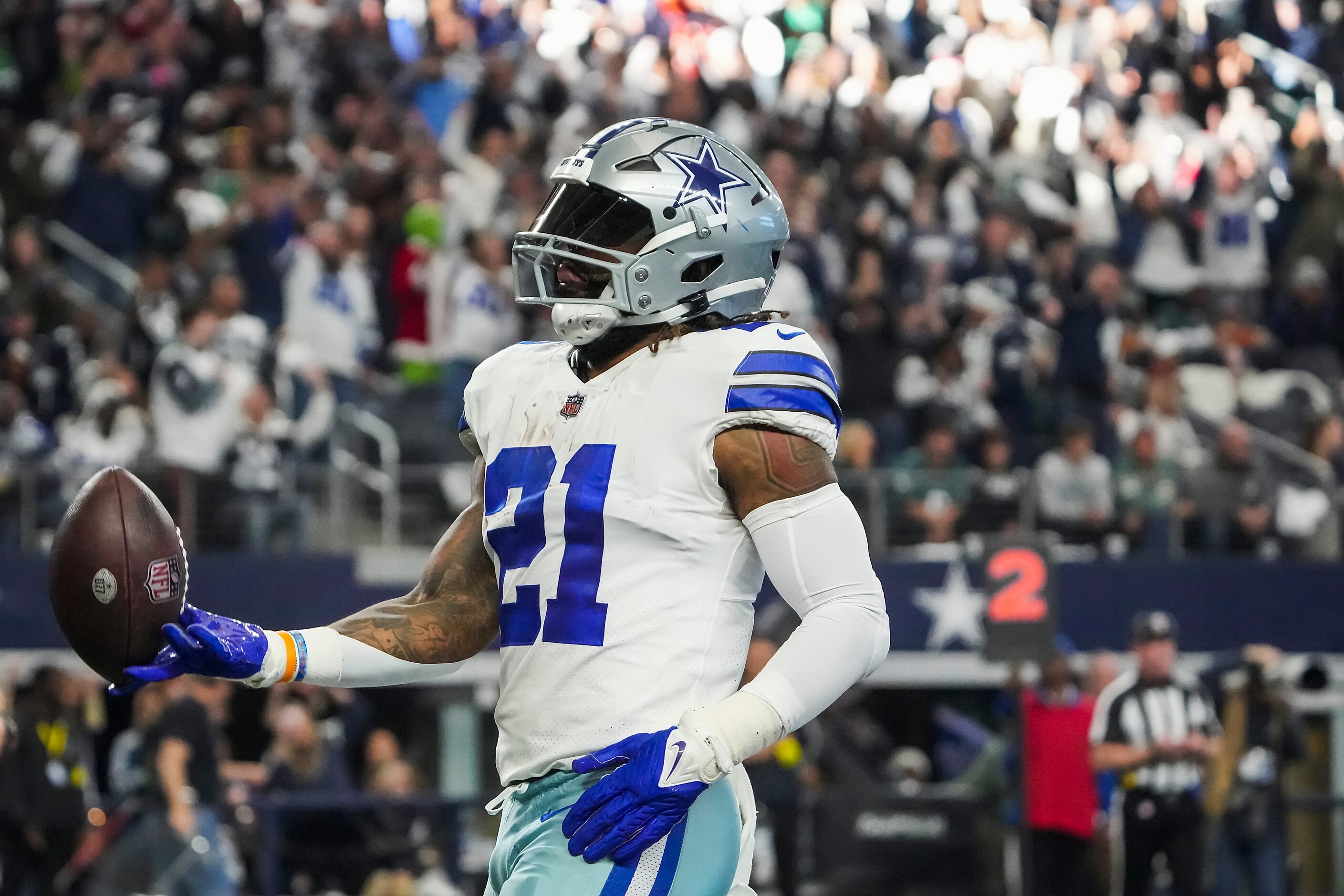 Dallas Cowboys running back Ezekiel Elliott (21) celebrates after scoring on a touchdown ...