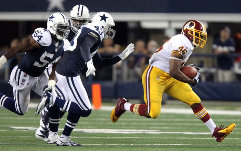 Washington running back Alfred Morris (46) breaks away from a trio of Dallas defenders on a...