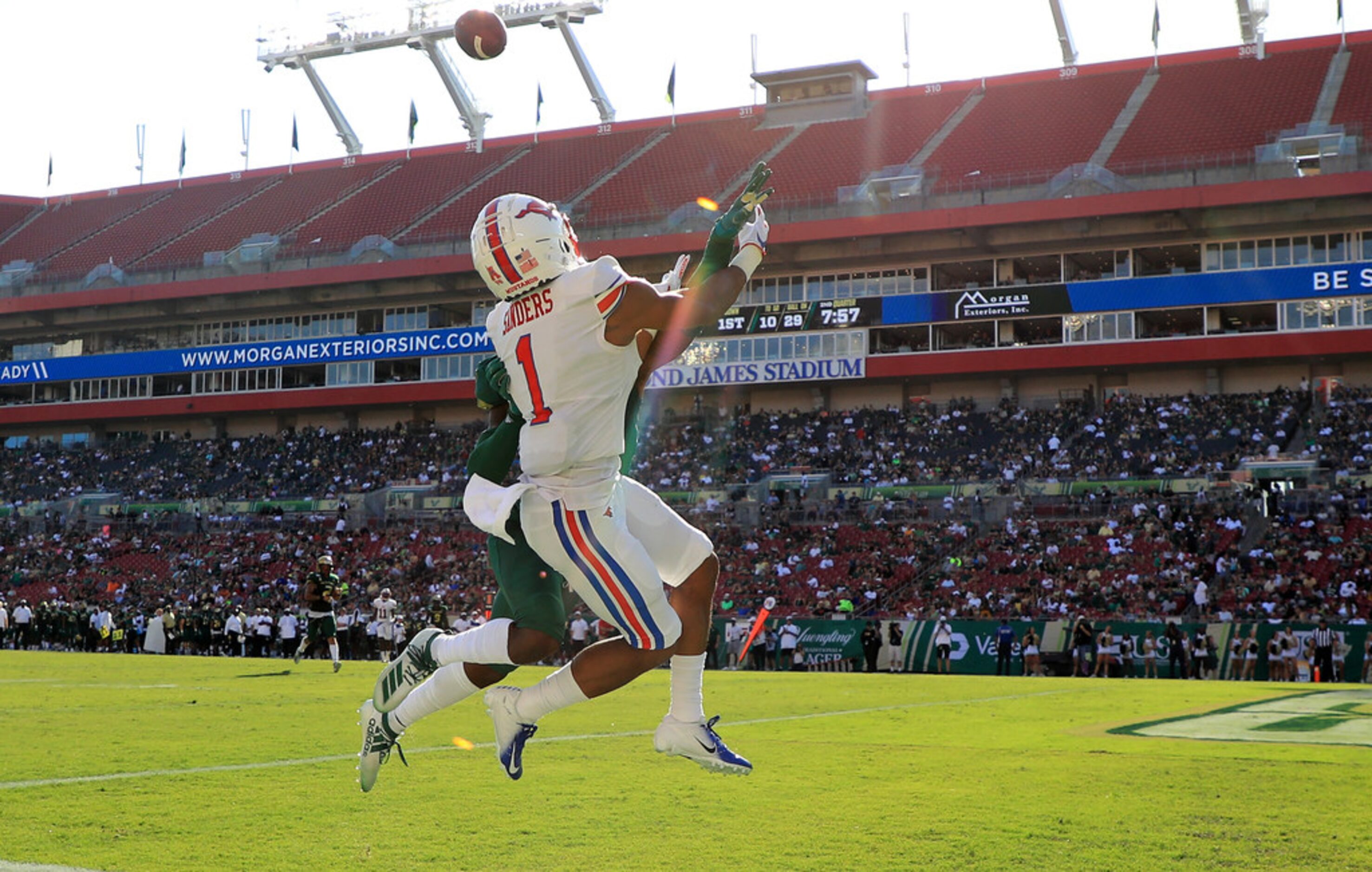 TAMPA, FLORIDA - SEPTEMBER 28: Rashee Rice #11 of the Southern Methodist Mustangs misses a...