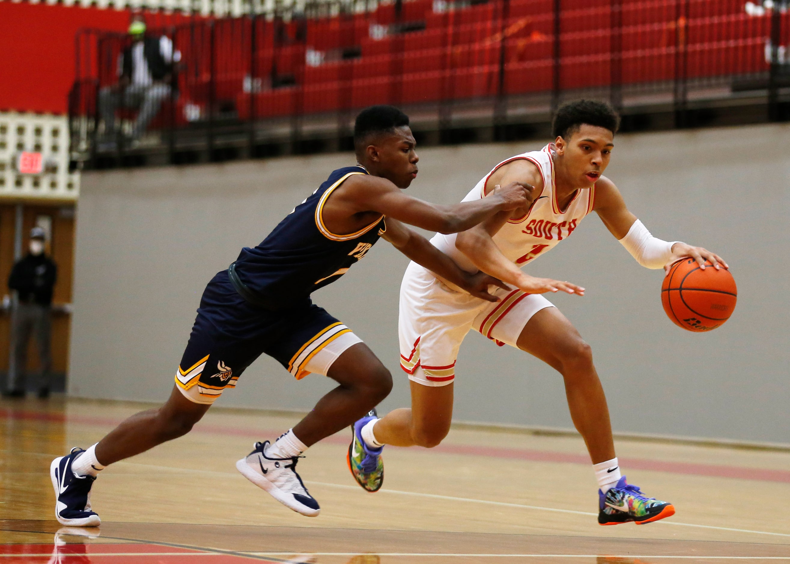 South Grand Prairie's Jordan Roberts (2) drives towards the basket as  Arlington Lamar's...