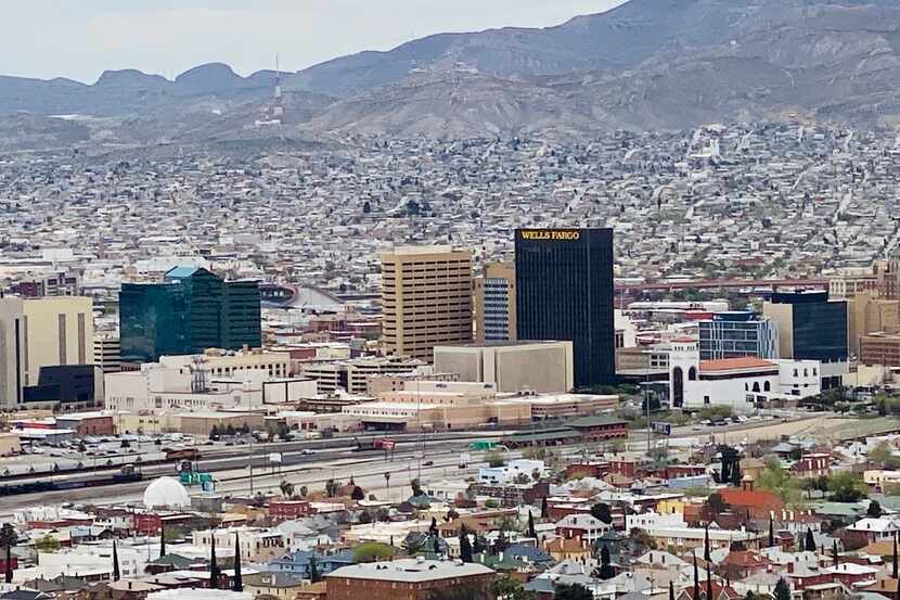 Vista panorámica de los centros de El Paso y Ciudad Juárez.
