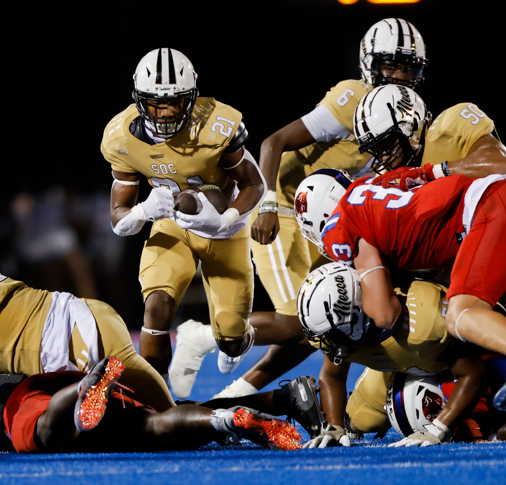 South Oak Cliff’s running back Danny Green (21) runs during a play against the Parish...