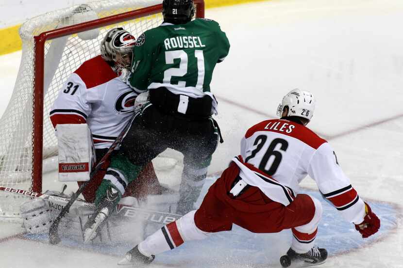 Dallas Stars left wing Antoine Roussel (21), of France, charges Carolina Hurricanes goalie...