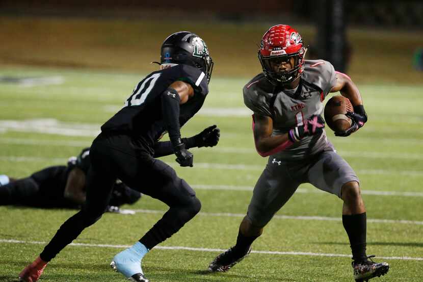 Cedar Hill's Quin Bright (1) tries to get past Mansfield Lake Ridge player Zimbalist Ohdams...