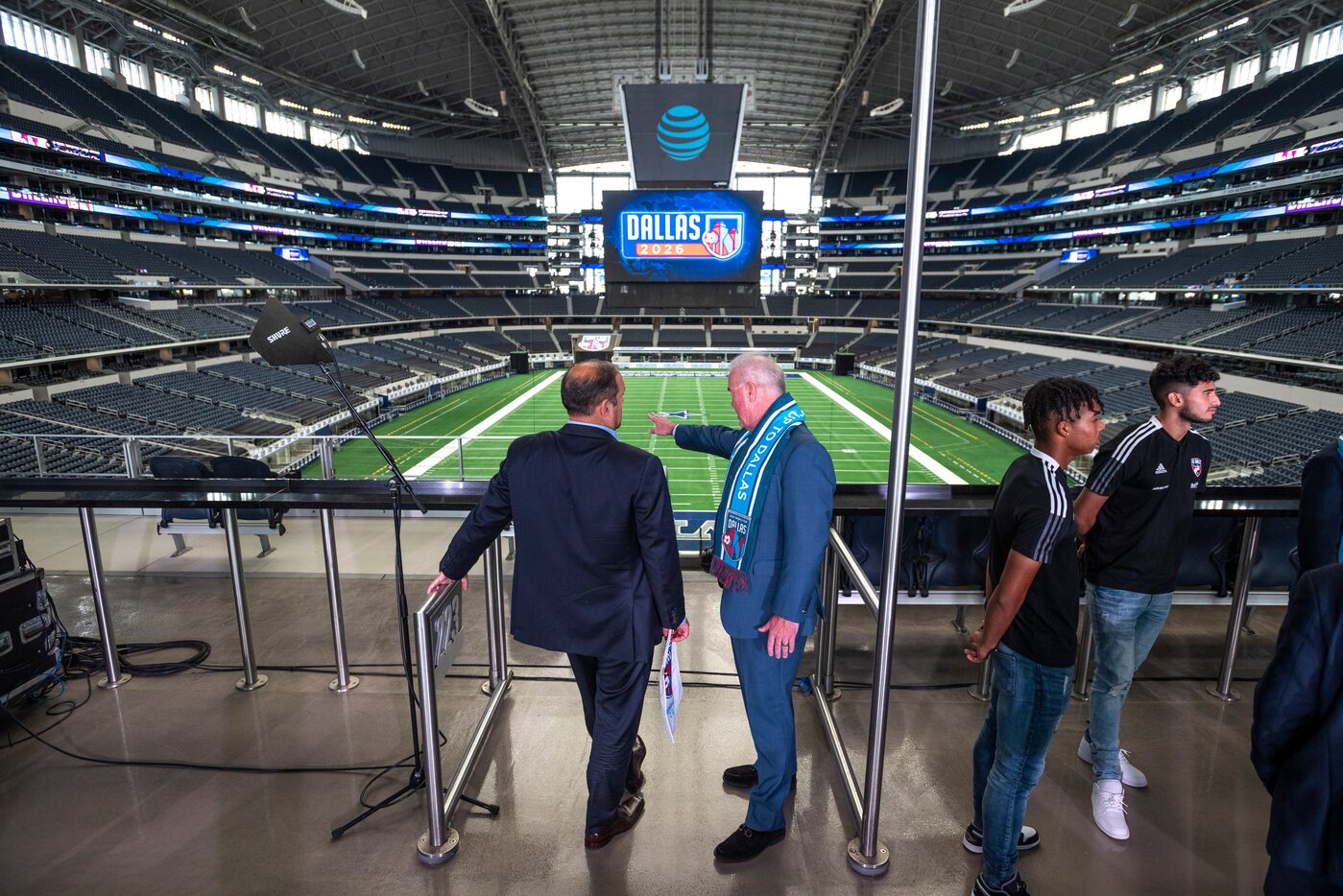 Victor Montagliani, FIFA Vice President and Concacaf president, left, meets with Dallas...