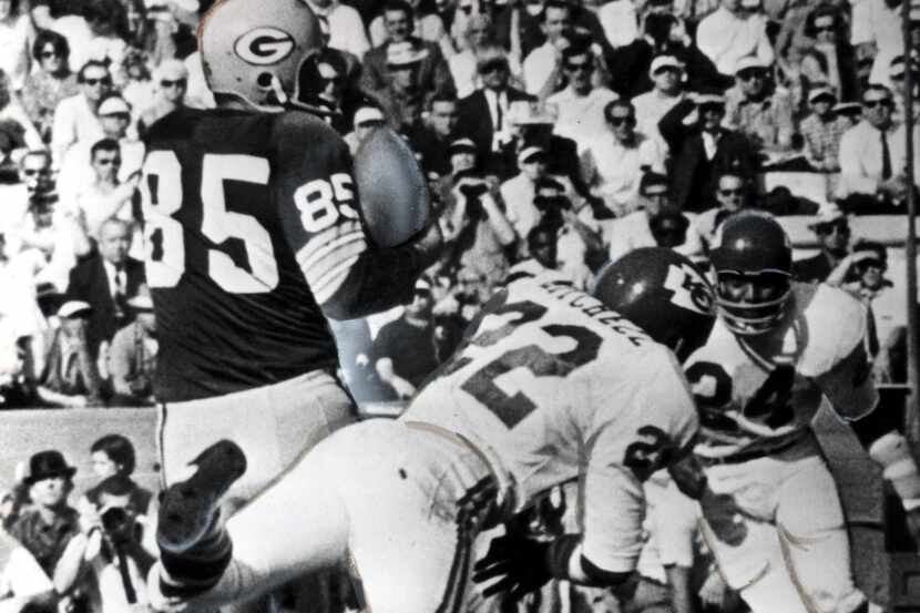 Green Bay Packers receiver Max McGee (85) makes a catch in Super Bowl 1 against the Kansas...