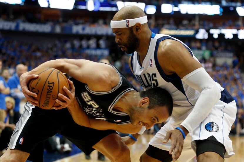 Dallas Mavericks guard Vince Carter (25) defends as San Antonio Spurs guard Manu Ginobili...