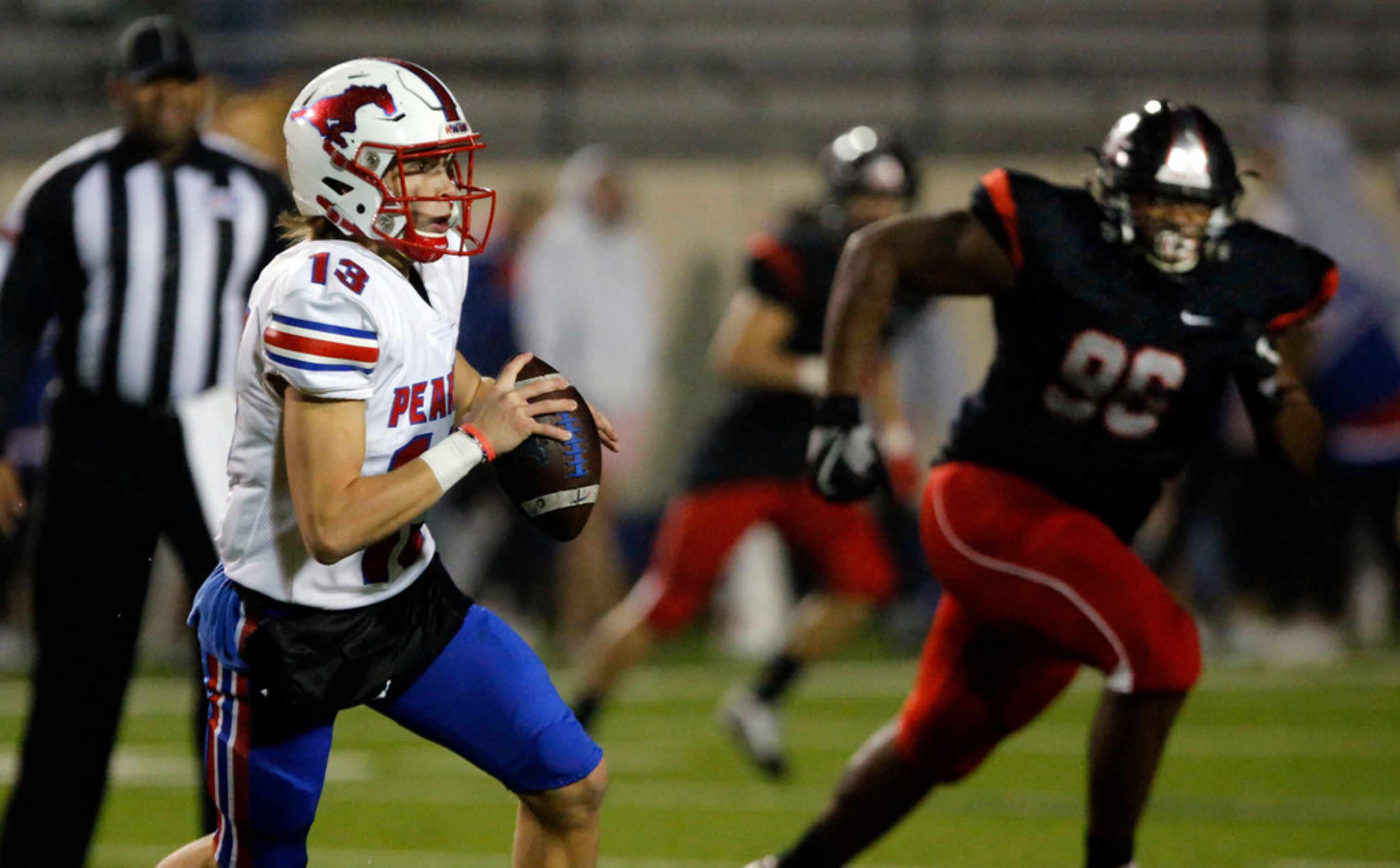 Richardson Pearce QB Blake Waters (13) scrambles fro the Lake Highlands defense during the...