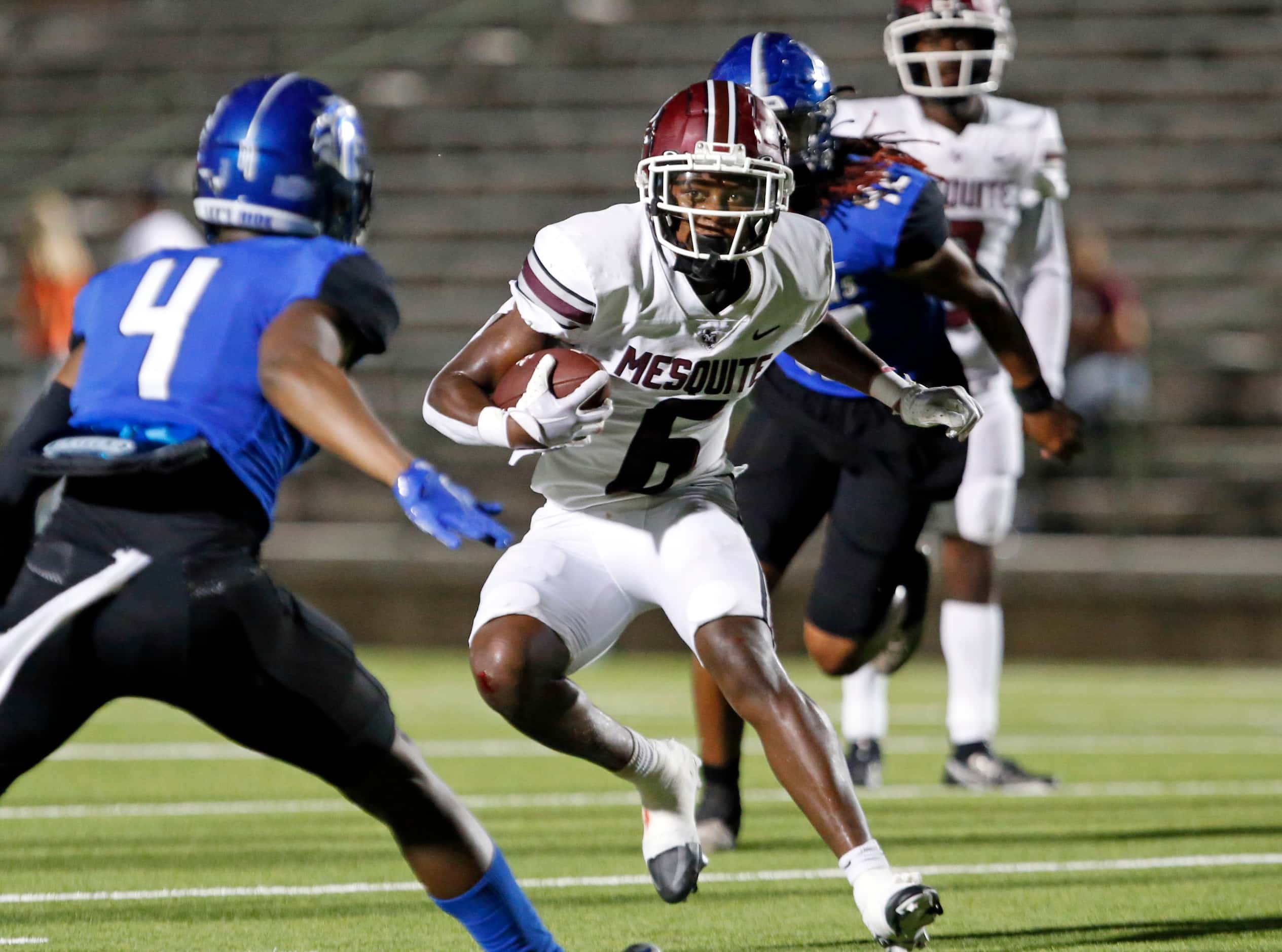 Mesquite High RB Armand Cleaver (6) breaks loose for a first down during the first half of a...