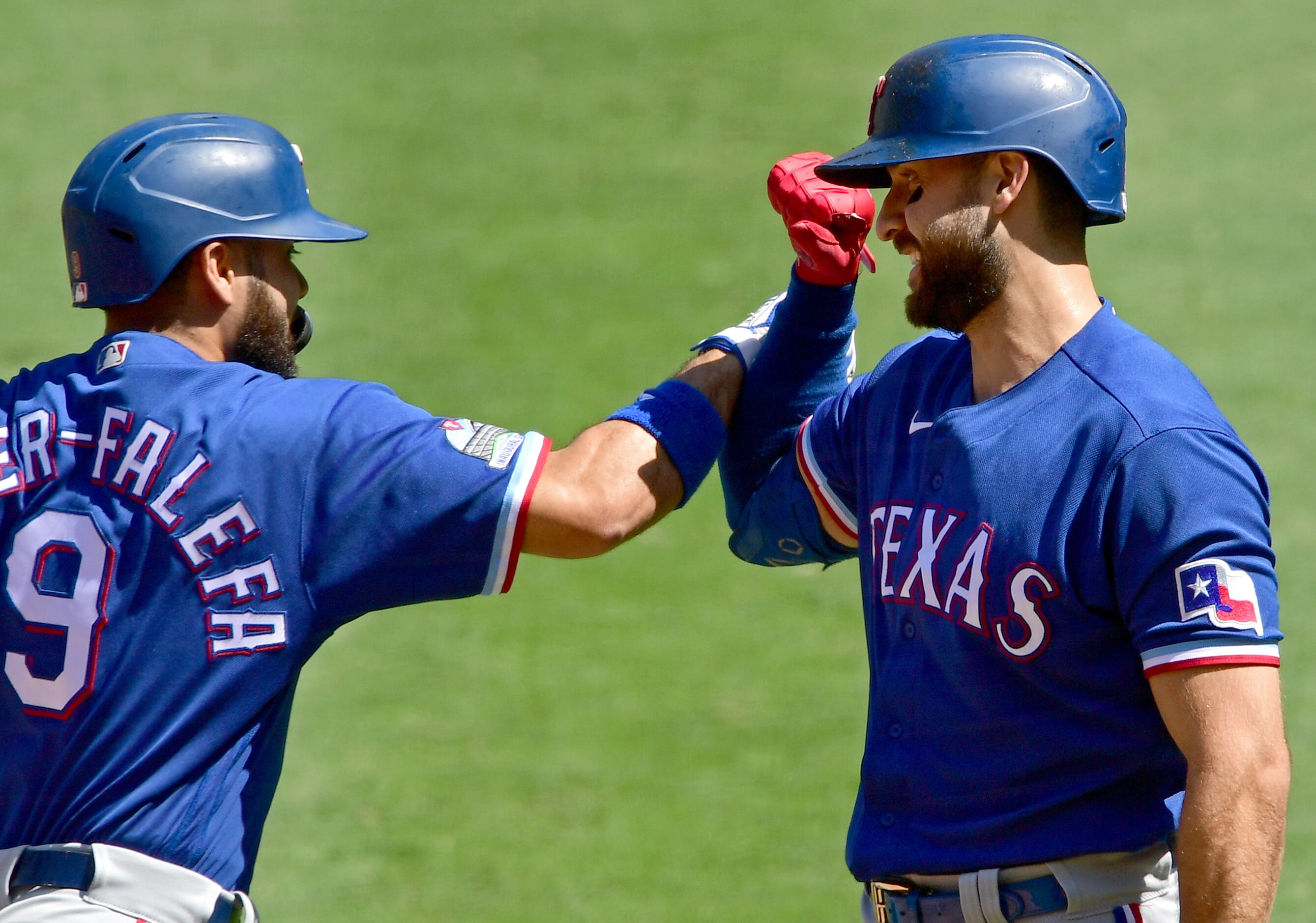 It's Early, But Texas Rangers' Isiah Kiner-Falefa On Right Track Toward  Gold Glove History - Sports Illustrated Texas Rangers News, Analysis and  More