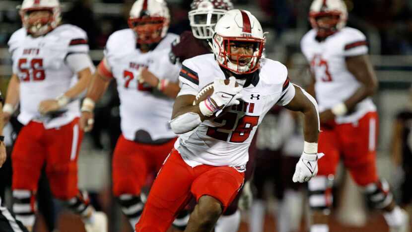 Rockwall Heath RB Zach Evans (26) breaks free and picks up 31 yards during the first half of...