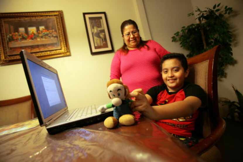 Sofía Ramírez ha aprendido a navegar un complicado sistema para ayudar a su hijo Oscar,...