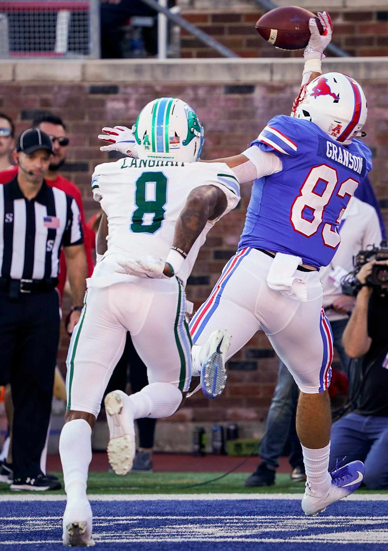 SMU tight end Kylen Granson (83) makes catch on a 8-yard touchdown pass as Tulane...