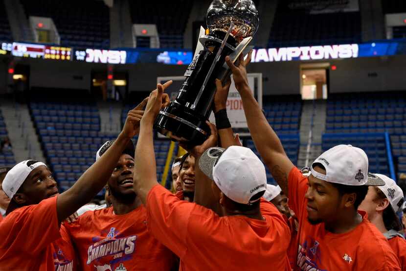 SMU players raise the 2017 AAC Championship trophy after defeating Cincinnati 71-56 on...