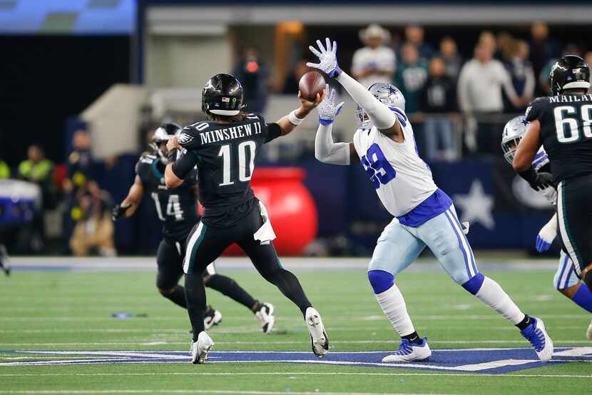 Dallas Cowboys defensive end Chauncey Golston (99) deflects a pass by Philadelphia Eagles...