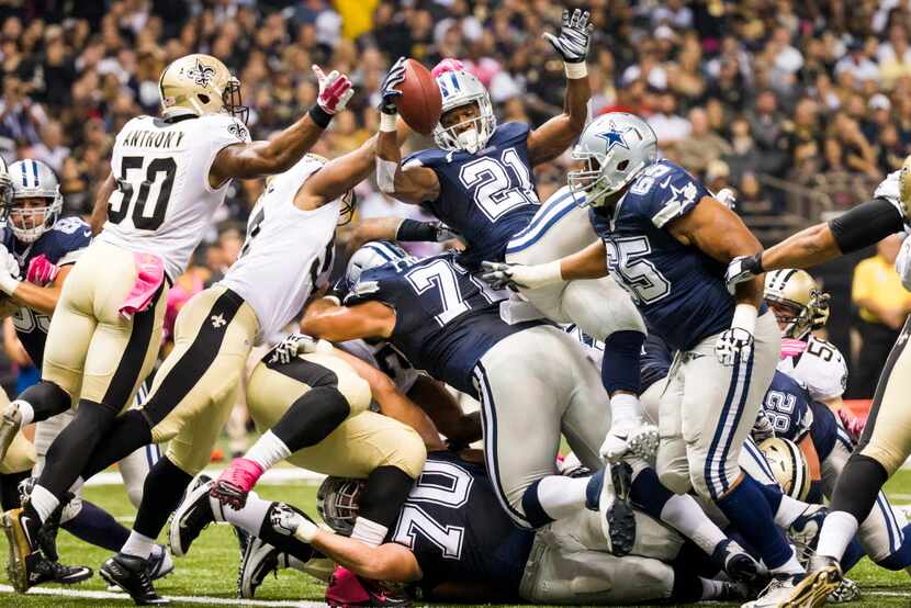 Dallas Cowboys running back Joseph Randle (21) leaps over the line on a 1-yard touchdown...