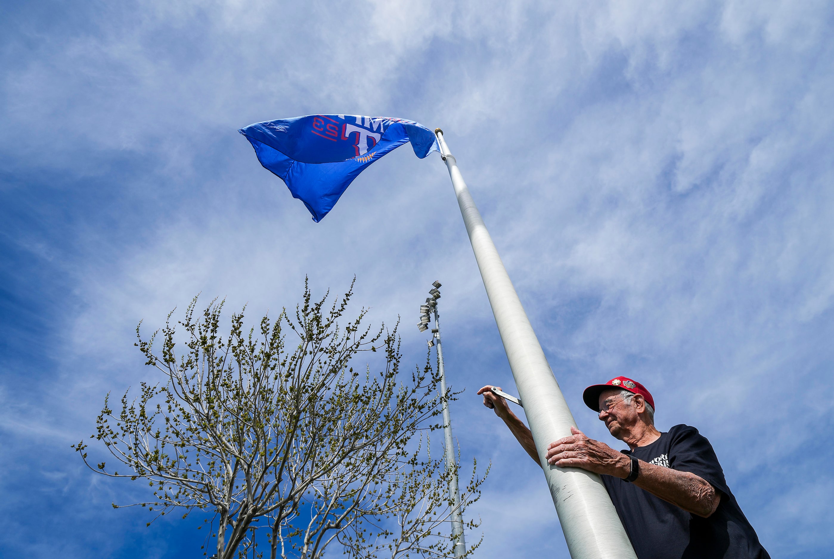 Cal Kost, a Texas Rangers usher for 30 years and widower of the late super-fan Shirley Kost,...