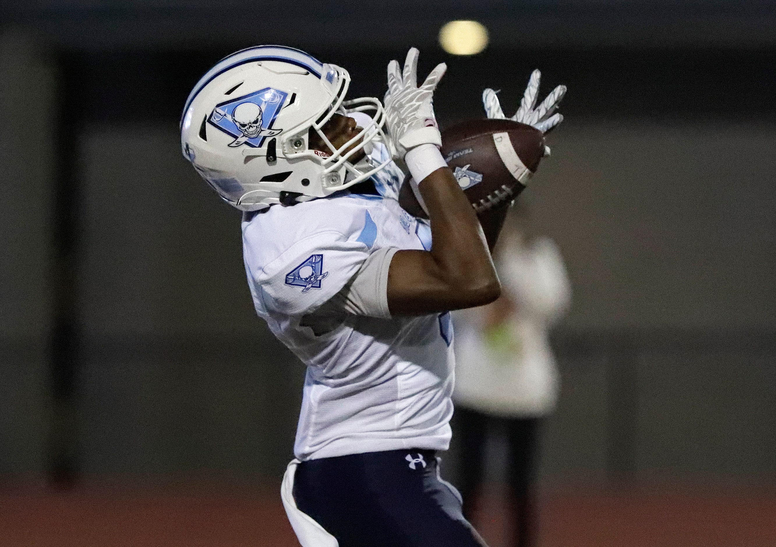 Wylie East High School wide receiver King Baribe (9) catches a touchdown pass during the...