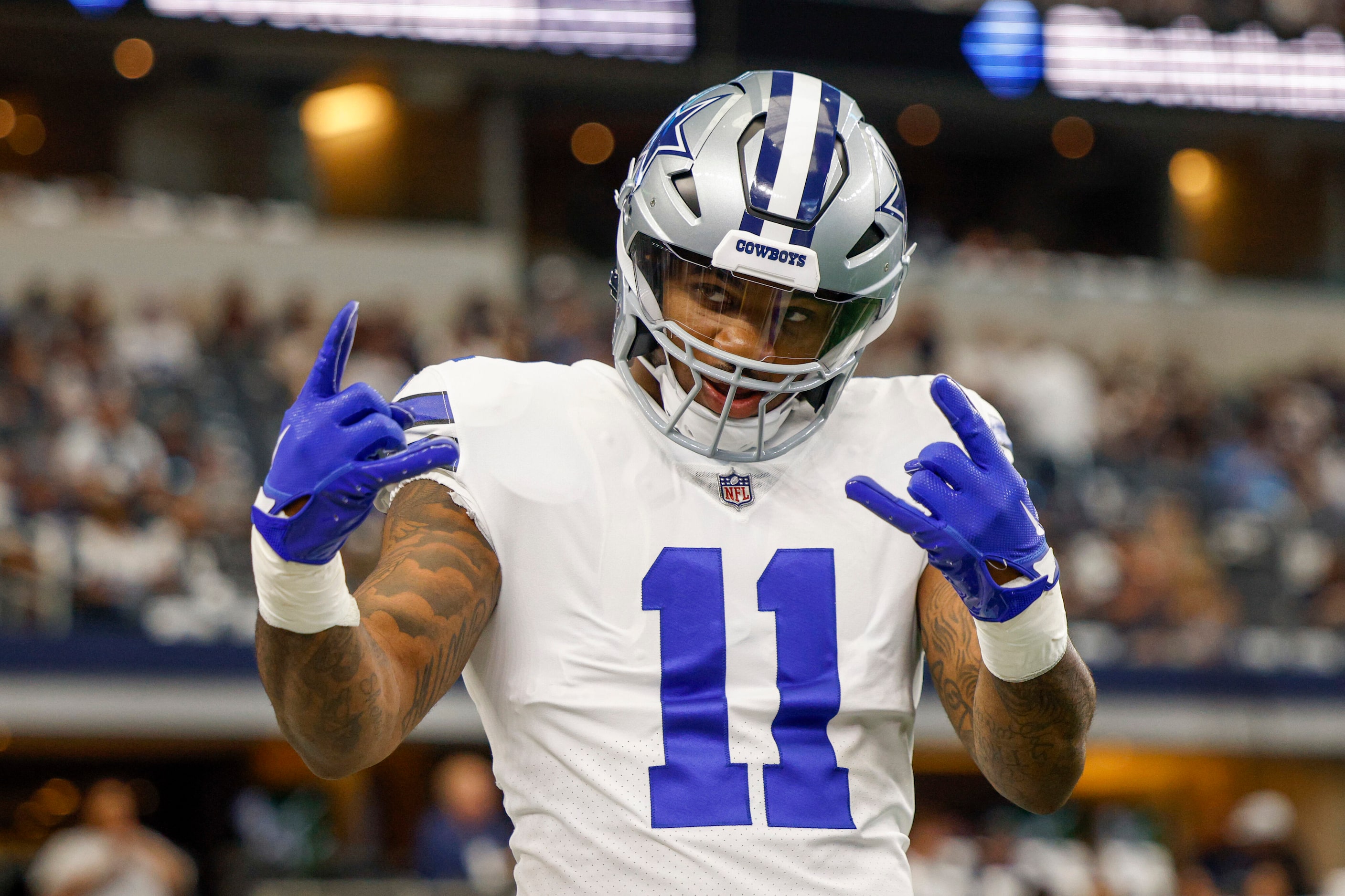 Dallas Cowboys linebacker Micah Parsons (11) poses for fans before a NFL game against the...