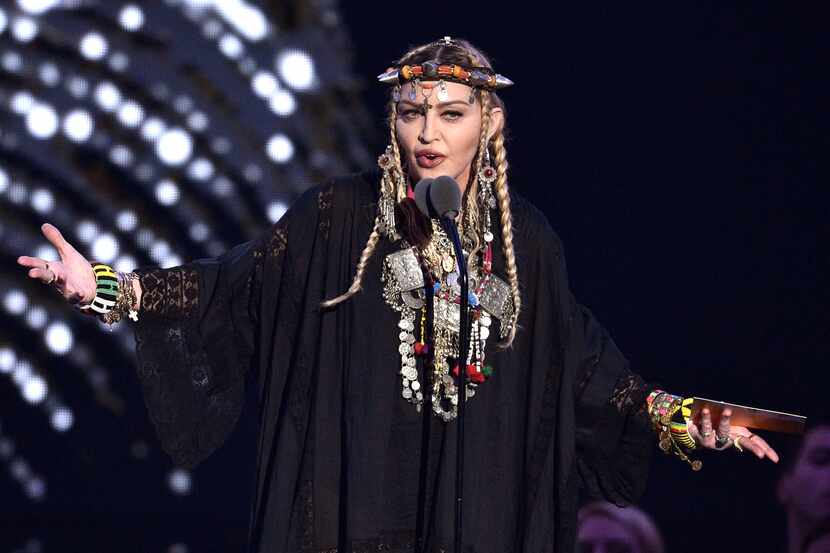Madonna en el tributo a Aretha Franklin en los MTV Video Music Awards el 20 de agosto de...