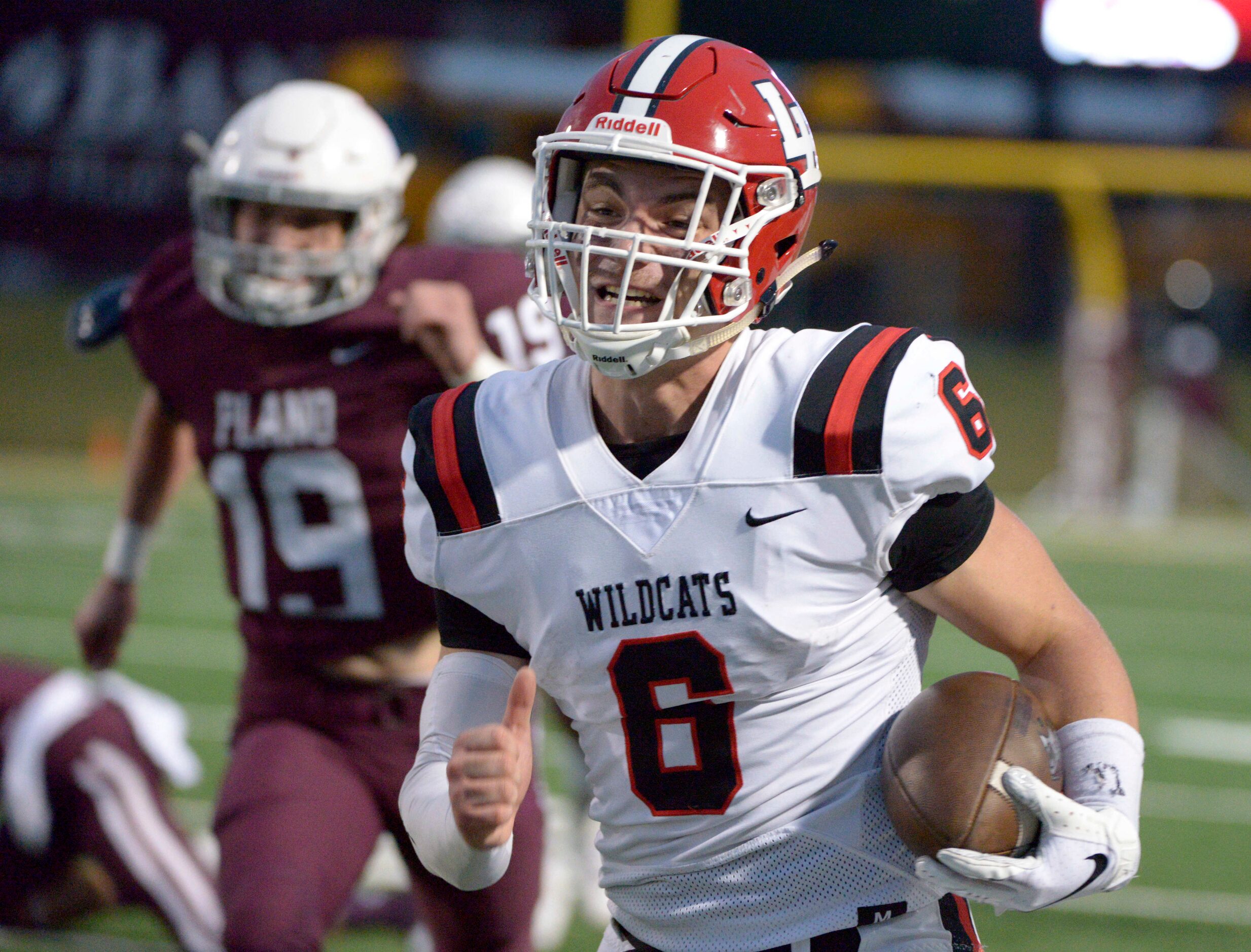 Lake Highland’s quarterback Mitch Coulson runs for a touchdown in the first quarter of a...