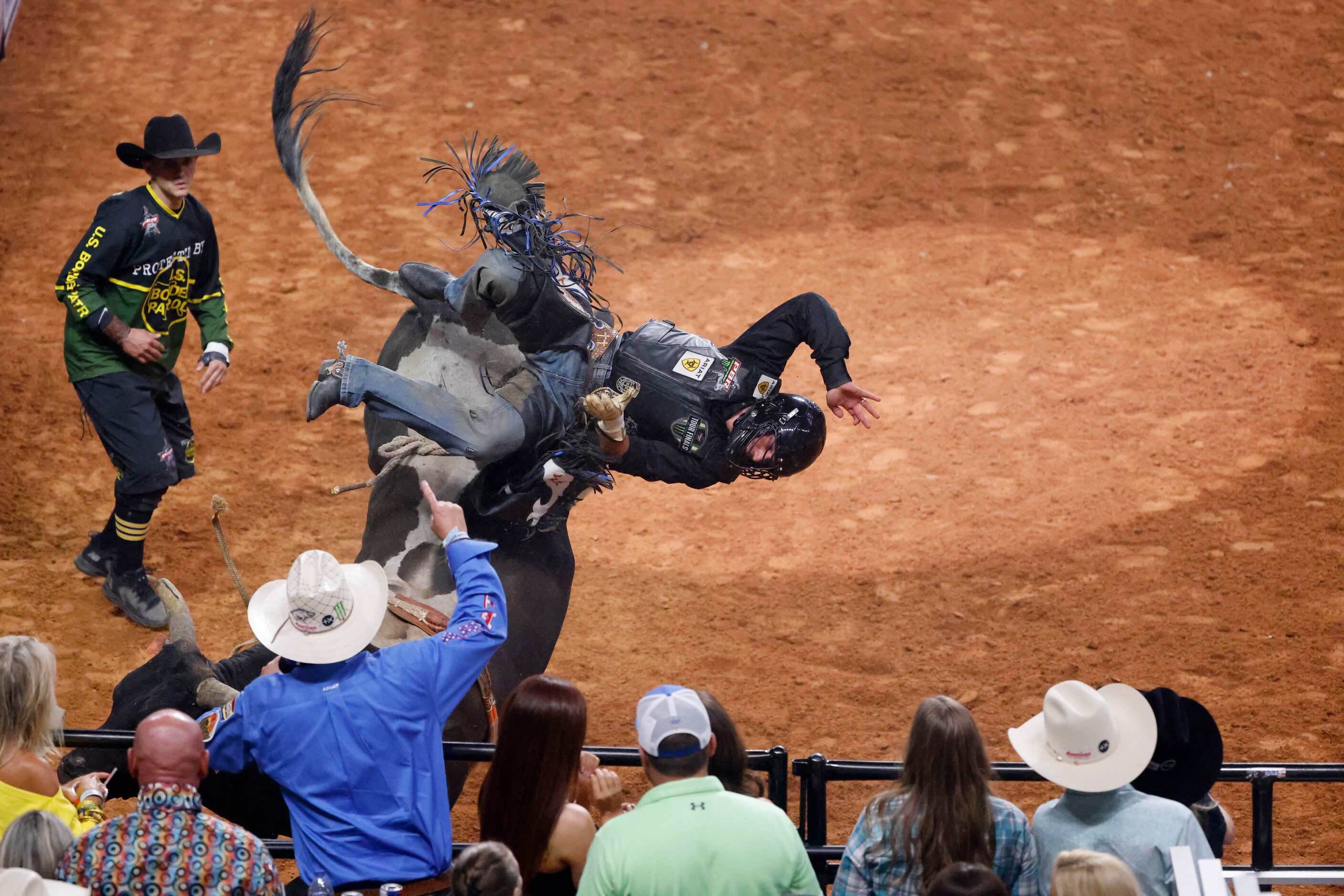 Mauricio Gulla Moreira gets off “WSM’s Jive Turkey”  after scoring 94.25 during the PBR...