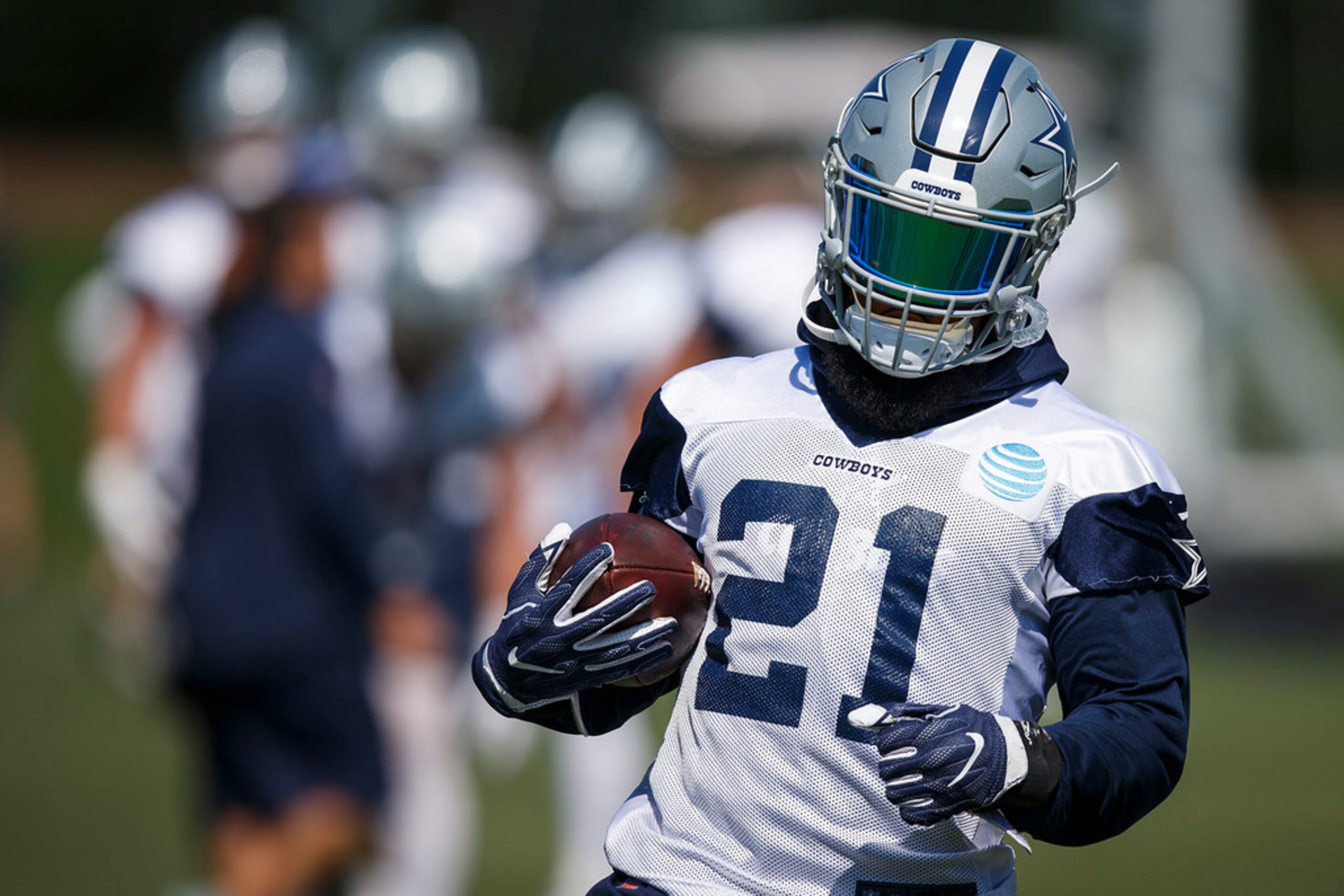 Jon Machota on X: Ezekiel Elliott wearing a new helmet   / X