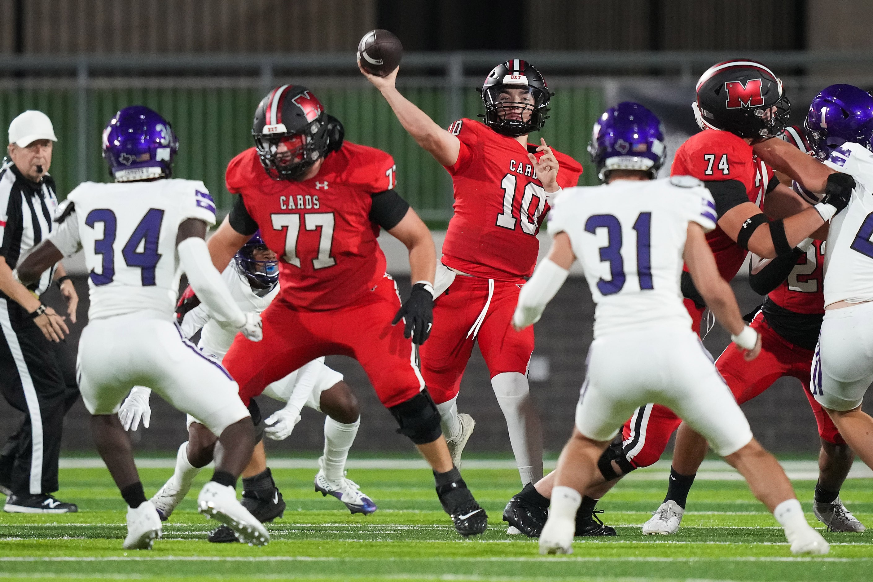 Melissa quarterback Noah Schuback (10) throws a touchdown pass to wide receiver Brett Pool...