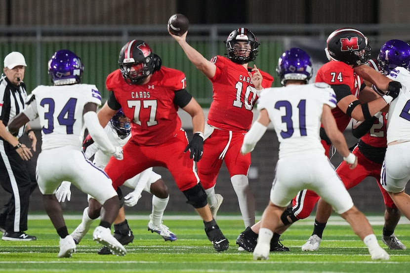 Melissa quarterback Noah Schuback (10) threw a touchdown pass to wide receiver Brett Pool...