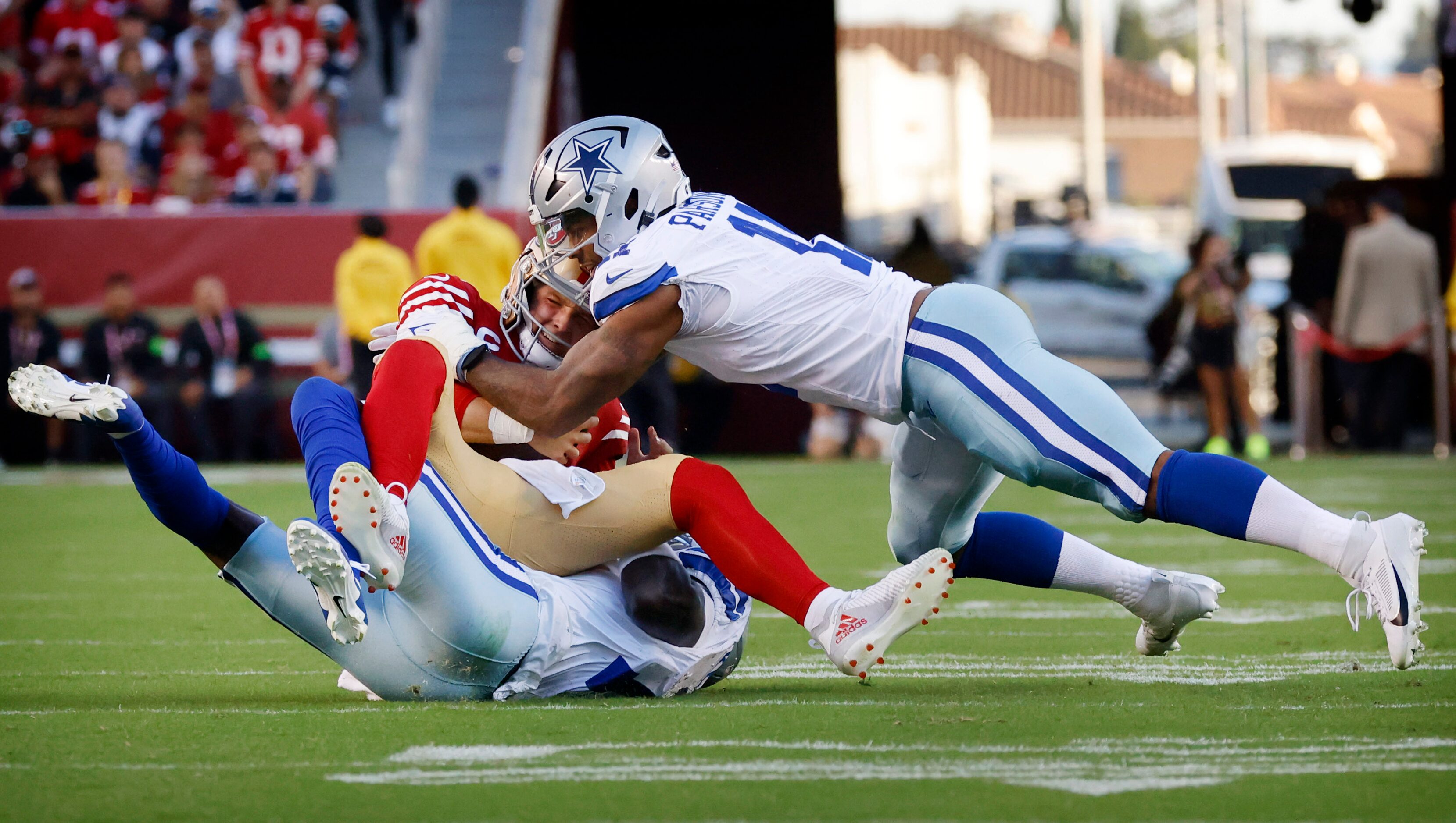 Dallas Cowboys safety Jayron Kearse (1) and Dallas Cowboys linebacker Micah Parsons (11)...