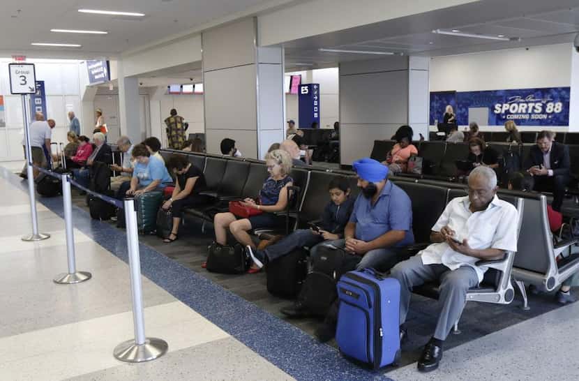 Los pasajeros ahora contarán con más enchufes y acceso a WiFi en las salas de espera de la...