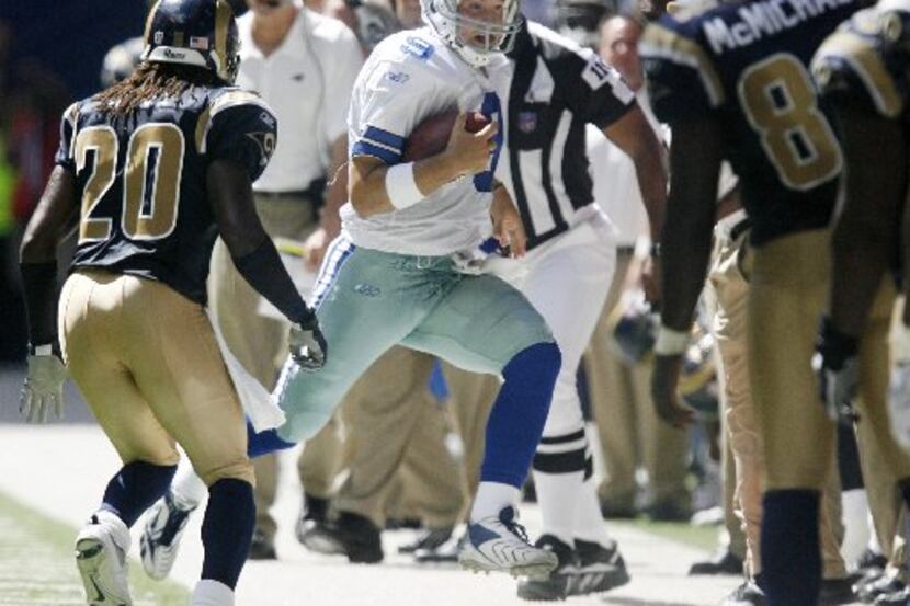 ORG XMIT: *S0421230457* Dallas Cowboys quarterback Tony Romo runs out of bounds after...